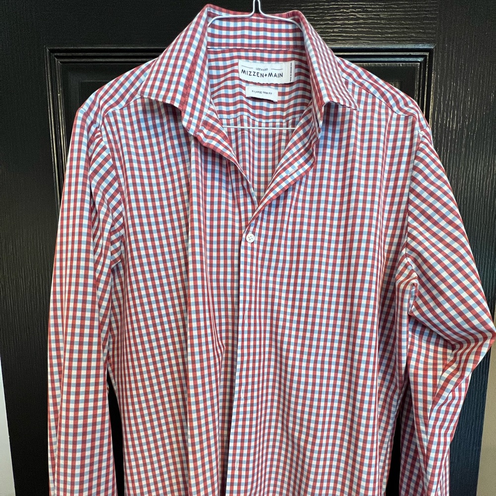 Men’s Mizzen and Main shirt. Size XL trim fit.